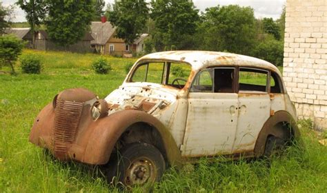 Infografika: kriterijai, kuriais remiantis automobilis pripažįstamas neeksploatuojamu (be TA, apleistas, pažeistas)