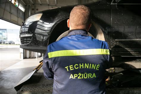 Automobilio techninė apžiūra prieš išsiuntimą į karo zoną