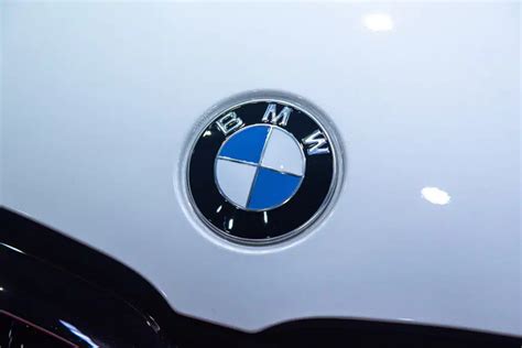 Pirmasis BMW logotipas 1917 m. su Bavarijos spalvomis