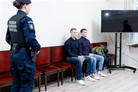 Tematinė nuotrauka: antstolio veikla arba teismo posėdis