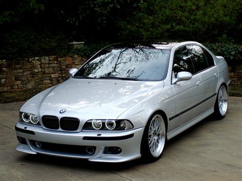BMW E39 sedanas ir universalas (Touring)