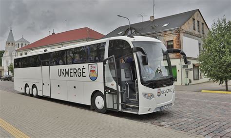 Autobuso avarijos vieta Ukmergės rajone, apvirtęs autobusas, ugniagesiai gelbėtojai