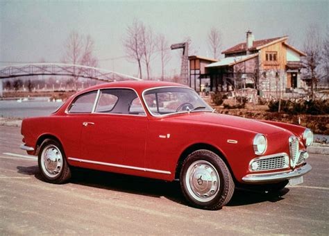 Alfa Romeo automobilis su VIN kodo pavyzdžiu