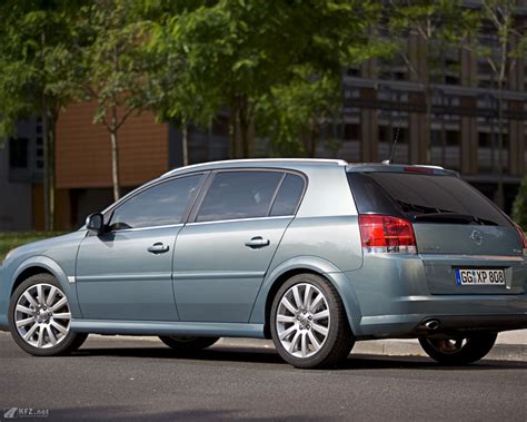Opel Signum variklio skyrius