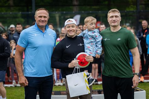 Tematinė nuotrauka: disko metimo varžybos, sportininkė