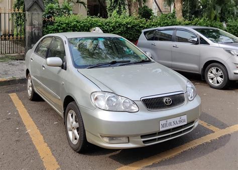Tinkama vieta atvaizduoti antifrizo rezervuaro vietą Toyota Corolla 2005 modelyje