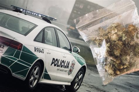 Tematinė nuotrauka: paketas su įtariamomis narkotinėmis medžiagomis