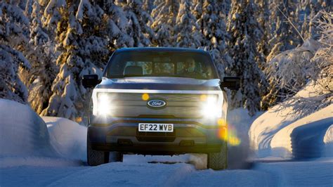 Modernus Ford F-150 Lightning elektrinis pikapas