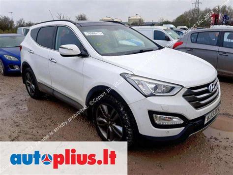 Tematinė nuotrauka su Hyundai Santa Fe automobiliu ir įvairių tipų ratlankiais
