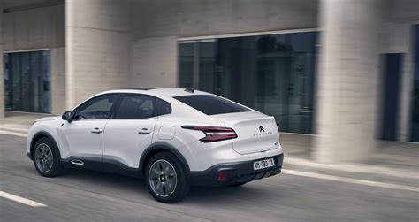 Citroën ë-C4 X ir C4 X modelių eksterjero nuotrauka