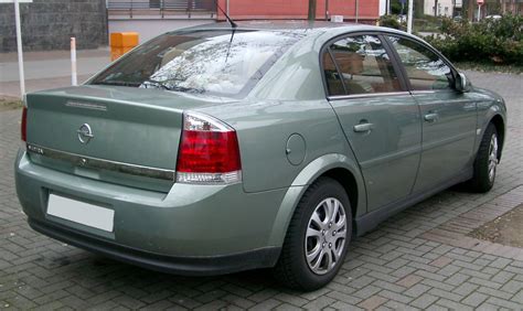 Opel Vectra C automobilio eksterjero ir interjero nuotrauka