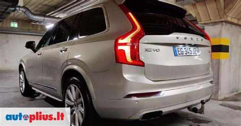 Volvo XC90 salonas su šlapiais kilimėliais