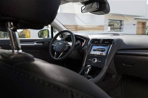 Ford Mondeo MK4 salono nuotrauka su originalia navigacijos sistema