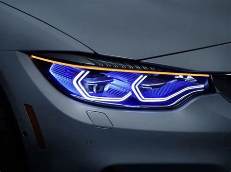 automobilių žibintų technologijų evoliucijos infografika (halogeniniai, ksenoniniai, LED, lazeriniai)