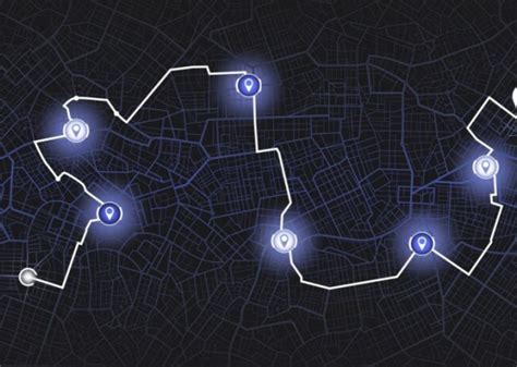 Inforgrafika, iliustruojanti GIS taikymą transporto priemonėse: maršrutų planavimas, sekimas, duomenų vizualizavimas