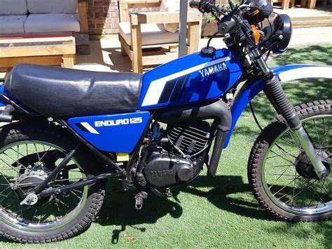 Yamaha DT 125 motociklas miške