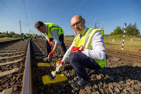 Sustojimo ir stovėjimo apribojimai prie geležinkelių pervažos ir sankryžos