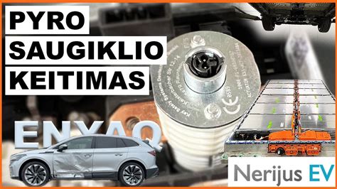 Saugiklio keitimo iliustracija (ištraukimas ir įdėjimas)
