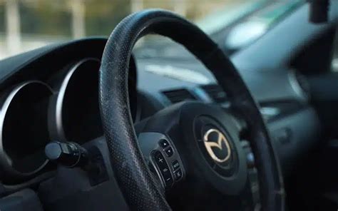 Naujas, odinis automobilio vairas