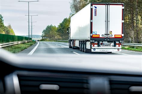 Infografika, iliustruojanti procesą, kaip oro vežėjai gauna leidimus nereguliariems skrydžiams Lietuvoje