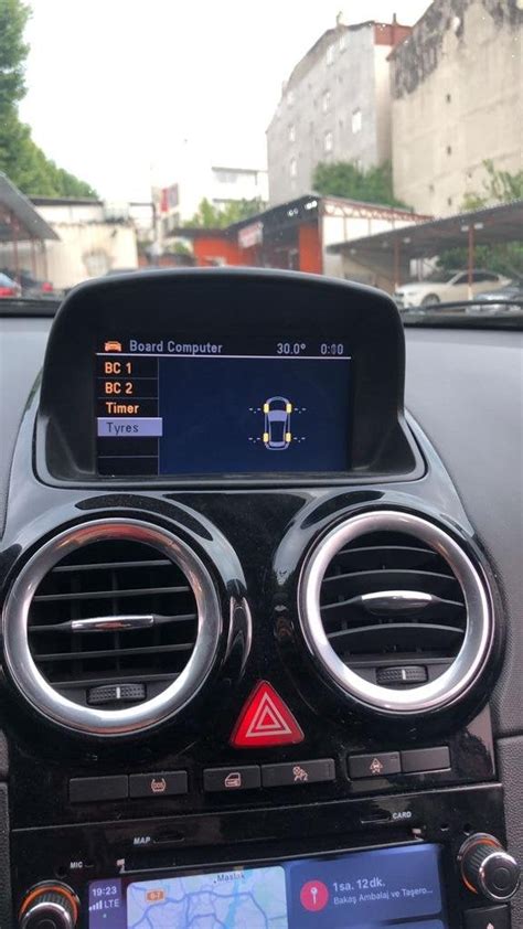 Skirtingų Opel Zafira borto kompiuterio ekranų palyginimas (TID, GID, CID)