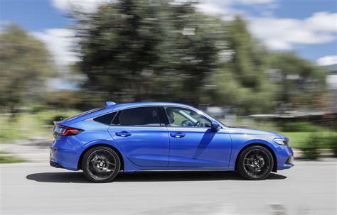 naujo Honda Civic e:HEV automobilio šoninis vaizdas