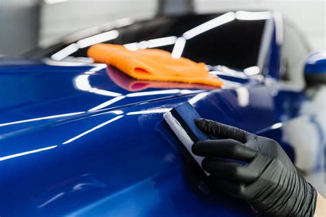 Automobilių detalaus valymo (detailing) procesas ir naudojamos priemonės