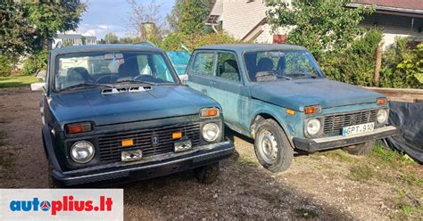Klasikinis Lada Niva visureigis bekelėje