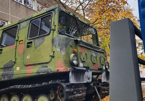 Savadarbis vikšrinis visureigis C-10