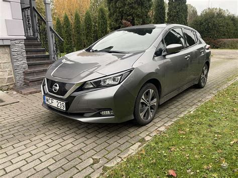 Nissan Pao trijų durų hečbekas