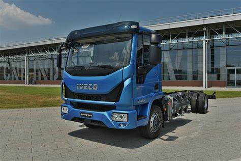 IVECO Eurocargo CNG sunkvežimio nuotrauka, pabrėžianti aplinkosaugos aspektus