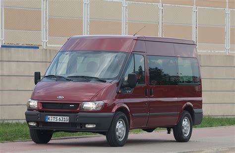 Infografika: Ford Transit FT 300M bagažo skyriaus matmenys ir konfigūracijos
