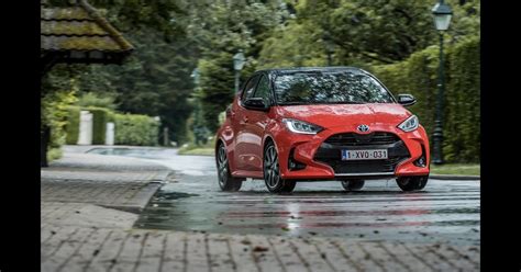 Toyota Yaris I kartos automobilio nuotrauka