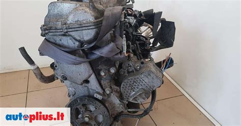 Toyota Yaris I 1.0 variklio skyriaus nuotrauka