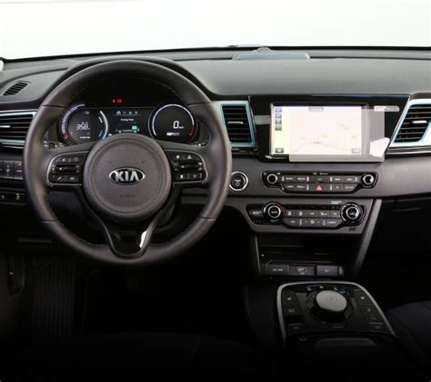 Kia Niro interjeras su dideliu ekranu ir skaitmeniniu prietaisų skydeliu