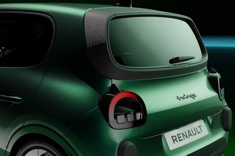 nuotrauka, kurioje matomas „Renault Twingo“ mieste
