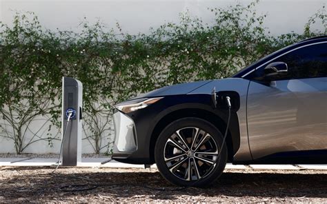 Infografika: kaip veikia Toyota Charging Network