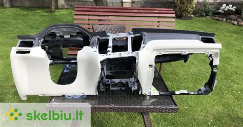 Schematinis elektronikos gedimų pavyzdys Volvo XC60 prietaisų skydelyje