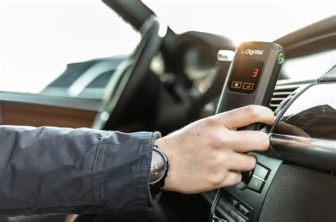 Antialkoholinis variklio užraktas (alkoblokas) automobilio salone