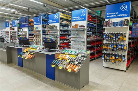 automobilių dalių parduotuvė Simnas interjeras / prekių lentynos