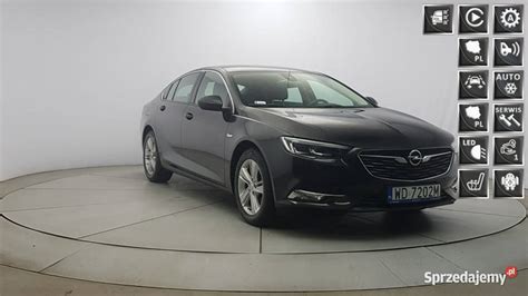 Opel Insignia interjeras su odiniu salonu