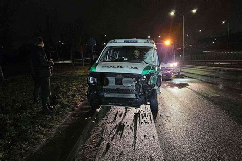 Policijos automobilio avarija su mikroautobusu schemos/nuotrauka