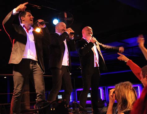Teminė nuotrauka: Grupės „Vairas“ nariai scenoje, grojantys gyvą koncertą