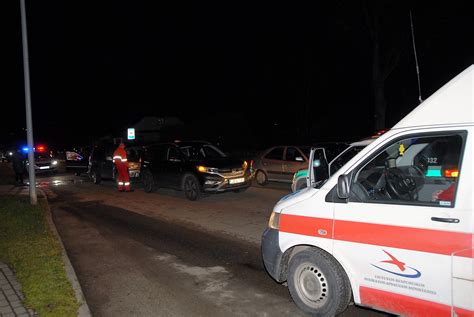 Dvi apgadintos transporto priemonės po eismo įvykio Kareivių gatvėje