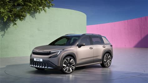 Škoda Epiq elektromobilis, padengtas kamufliažu, bandymų metu