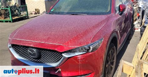 Mazda CX-5 automobilis raudona spalva