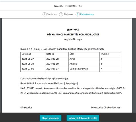 Teminis foto: ranka su skaičiuotuvu prie dokumentų su komandiruotės ataskaita