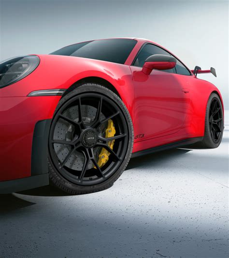 Teminė nuotrauka su „Porsche“ ratlankių dangteliais