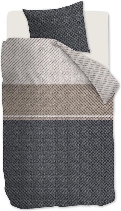 Schema, iliustruojanti modelinių ir universalių užvalkalų skirtumus