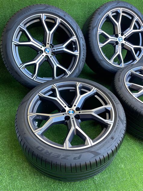 BMW X5 su R21 ratlankiais